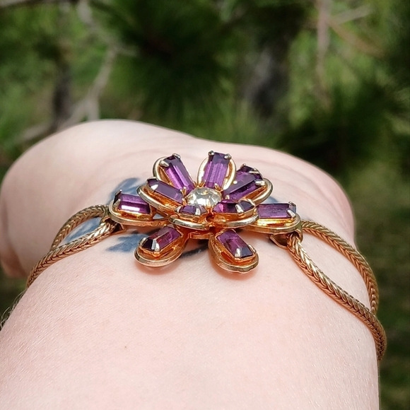 Vintage Gold Tone Bracelet With Purple Glass Flower Unsigned 7.5" - Picture 5 of 11
